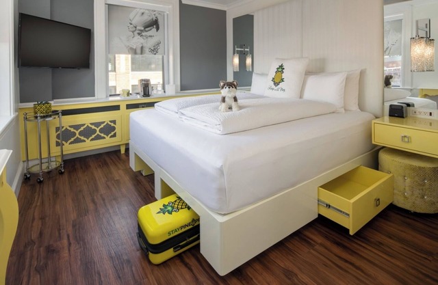 South End Corner King, Staypineapple, Great Location, Ideal for City Exploration