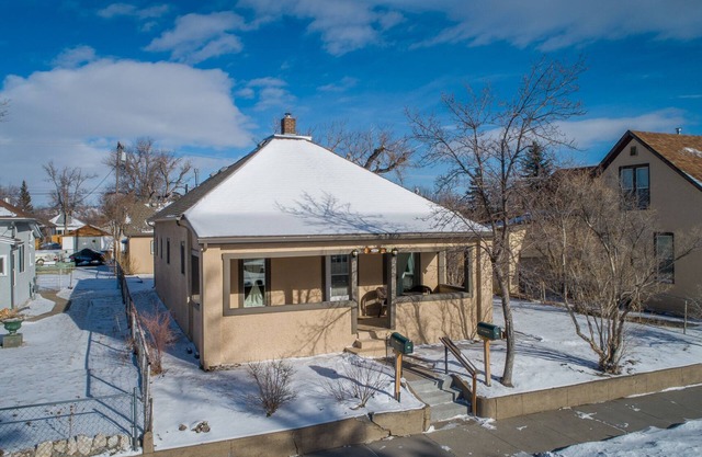 South G St Cottage: Sleeps 7 & Pets Welcome!