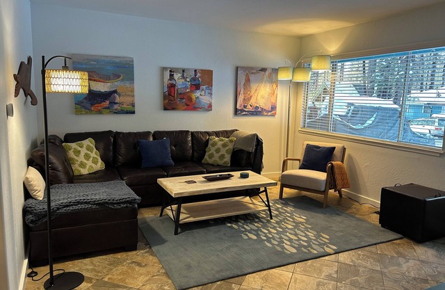 South Lake Tahoe Retreat - 30 Day Minimum Stay