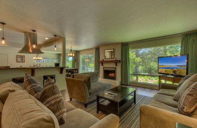 South Lake Tahoe Family Home - Deck & View, Grill, Walk to beach, 1 mi. Heavenly