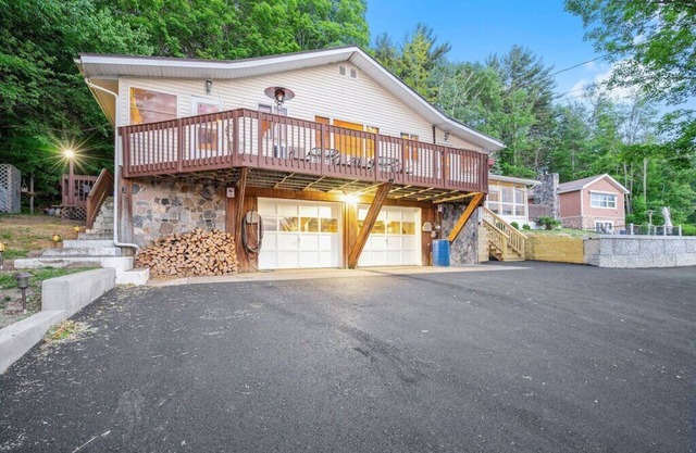 South Shore Lake House Hideaway