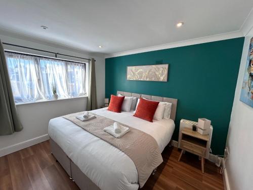 Southampton Dockside Stay by CB Stays