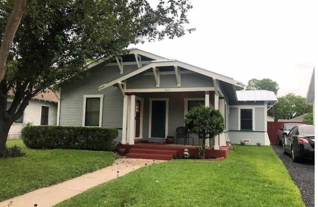 Southtown/Downtown home away from home! Great Area
