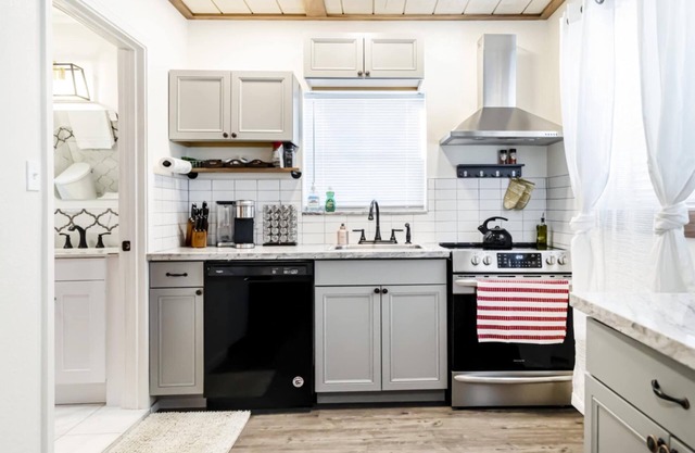 Spa-Inspired Luxury Cottage, Heart of Redding & Near Bethel Church