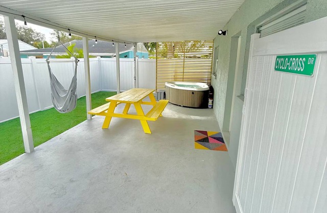 Spa & Sun in St. Pete – Hot Tub, Patio, 3 miles from Downtown & nearby Beaches