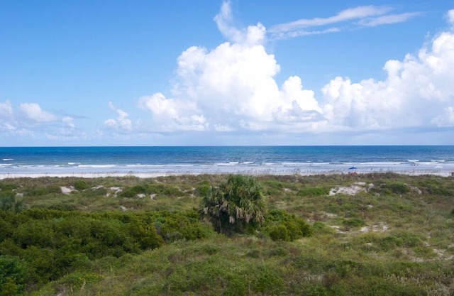 Space and comfort await you in this Gold-rated condo with perfect views of the ocean!