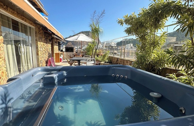 Spacious 6-bedroom building with AC, WiFi in amazing Copacabana Rio de Janeiro