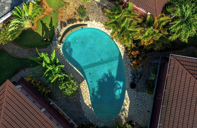 Spacieux Appartement- 2 CH/2SDB/A/C - Piscine -jardin - Proche Plages et Centre