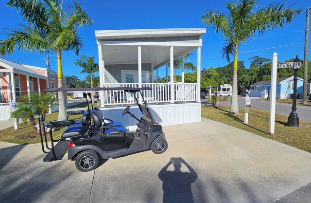 SPACIOUS 1 BEDROOM HOUSE GOLF CART IN DISNEY AREA 5 STAR RATED MILL CREEK RESORT