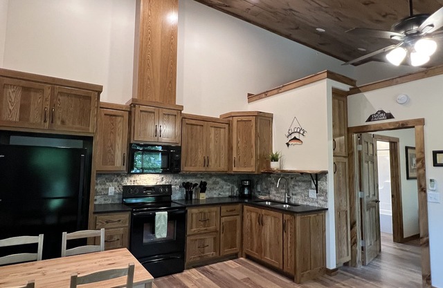 Spacious 1 bedroom Lake front property