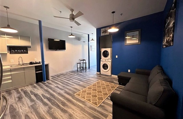 Spacious 1 Bedroom Private Apartment in walking distance of Downtown Mullins