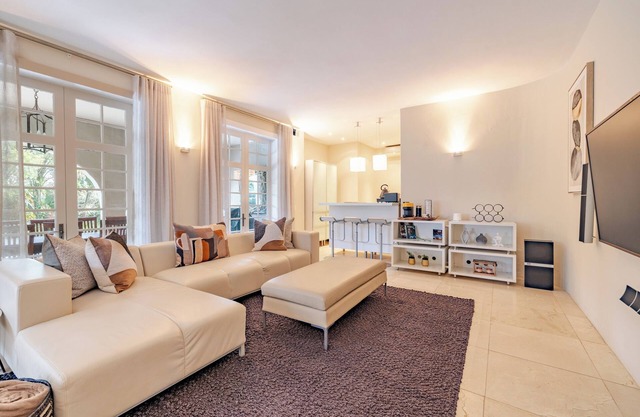 Spacious 1Bedroom Garden Retreat with Private Pool