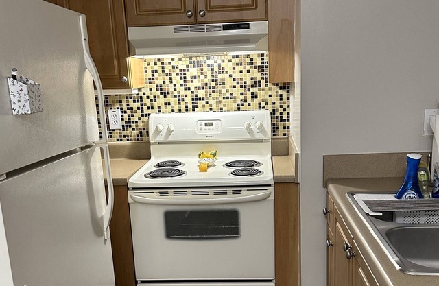 Spacious 1BR Apt in great location!