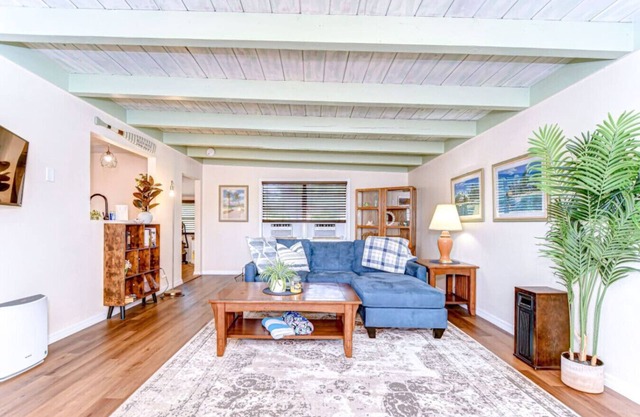 Spacious 1BR Near Beaches & Downtown Sarasota