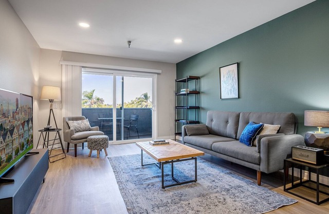 Spacious 1BR, walking distance to The Grove, Beverly Center by Blueground