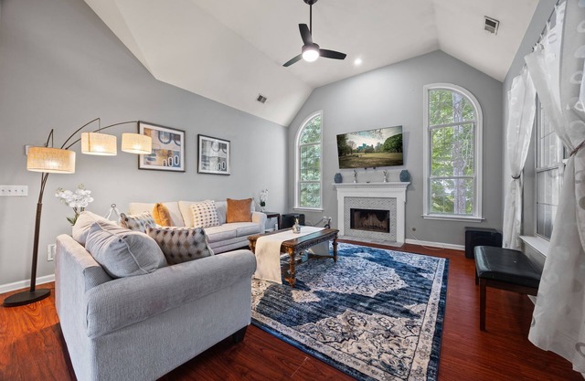 Spacious 1BR with Community Pool Alpharetta Home