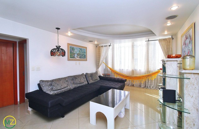Spacious 2 bedrooms on Leme beach for 7 people