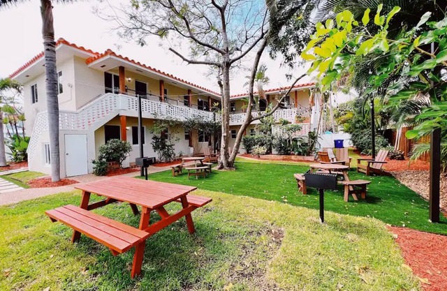 Spacious 2-Bedroom Retreat in Fort Lauderdale | Steps from Beaches & Dining