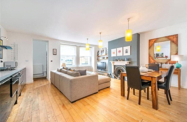 Spacious 2 Bedroom Flat Near Camden Town with Garden