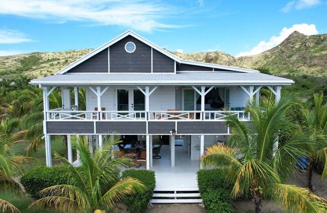 Spacious 2 BR cottage with gorgeous views