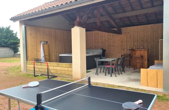 Spacious 230m² Cottage with Spa, Garden & Games in Renovated Farmhouse