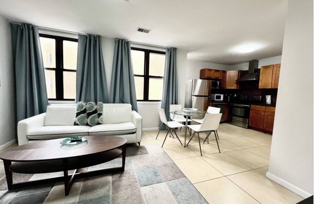 Spacious 2Bd Apt Perfect for Downtown travel in style!