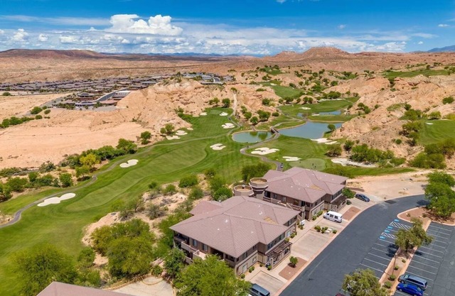 Spacious 2BR Condo with Secondary Suite on Wolf Creek Golf Course – Sleeps 8!