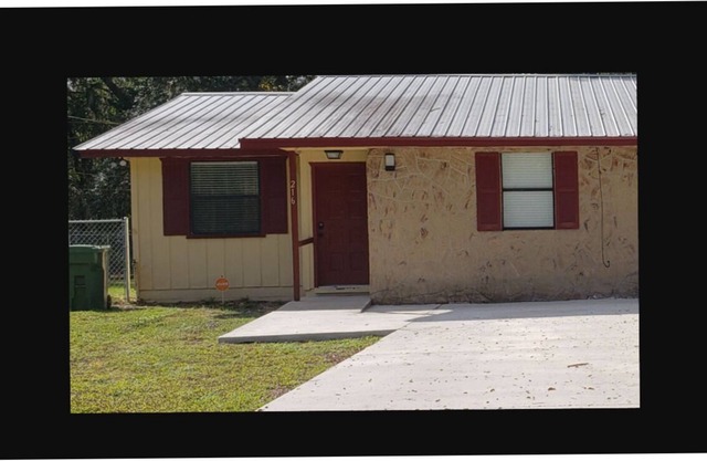 Spacious 2BR in Duplex - left