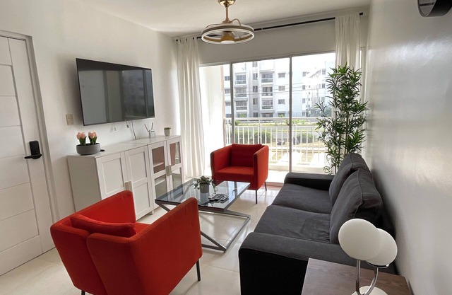 Spacious 3-bedroom apartment with WiFi, AC in fabulous Santo Domingo Este