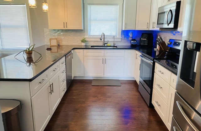 Spacious 3 BDR on 1.5 acres, near ILM Airport