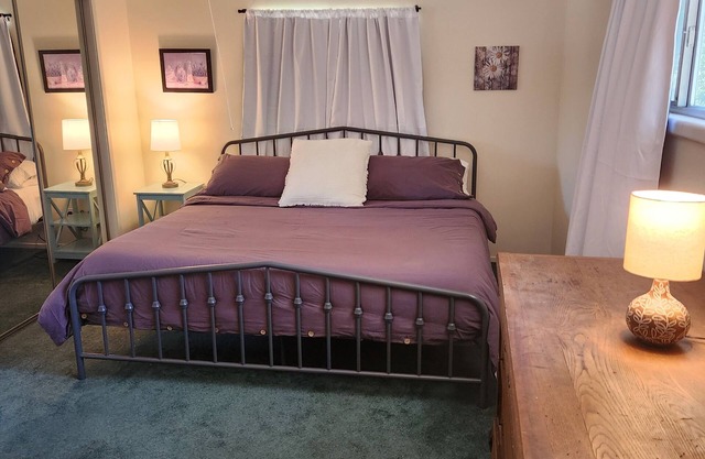 Spacious 3 bdrm home in quiet neighborhood in Quincy