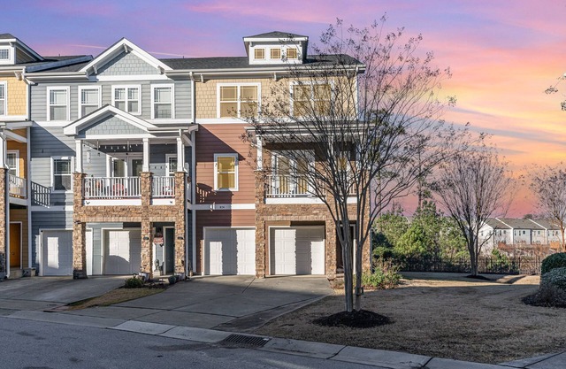 Spacious 3 bed 4 bath with room for 8 in popular Apex, NC. Pet friendly!