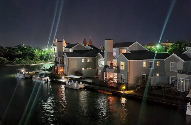 Spacious 3-bedroom apartment on the Marina - 850m from the beach!