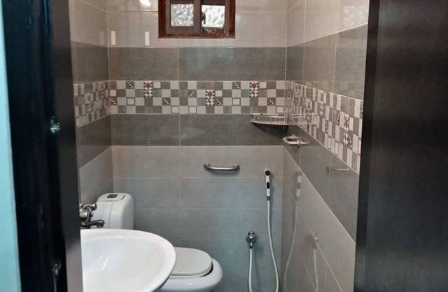 Spacious 3-bedroom apartment with WiFi, AC in charming Karachi