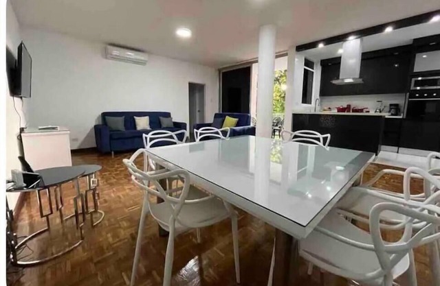 Spacious 3-bedroom apartment with AC, WiFi in charming Caracas