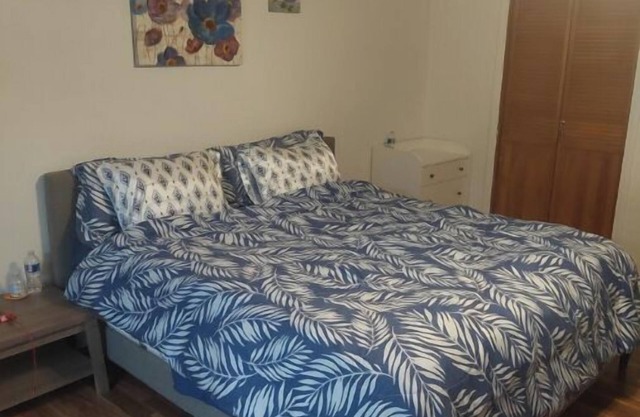 Spacious 3 bedroom house with WiFi and AC in charming Hesperia