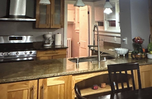 Spacious 3-bedroom house WiFi near Camp Randall in Madison