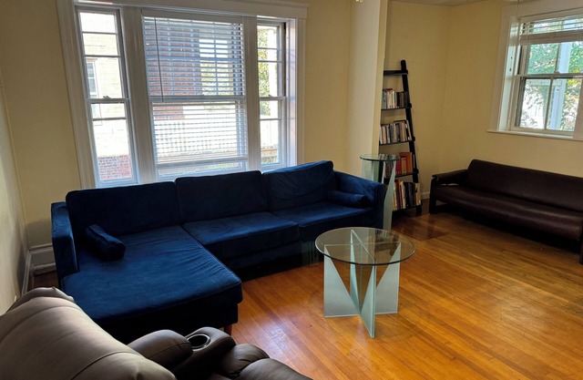 Spacious 3 bedroom Porter Square Apartment, 1 mile from Harvard, Lesley & Tuffs.