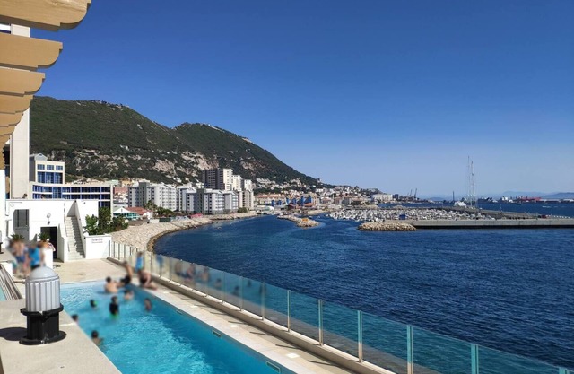 Spacious 3-bedroom Seaside apartment with Pool, WiFi, A/C and Parking