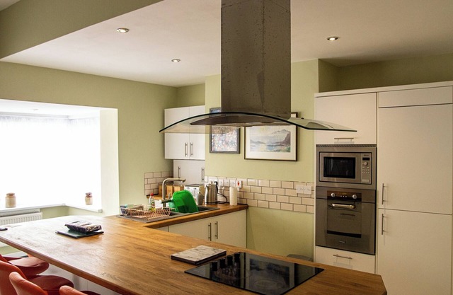 Spacious 3 bedroom townhouse by the coast, close to all amenities.