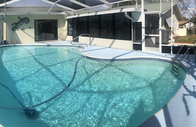 Spacious 3 BR 2 Bath House On Deep Canal With Screened Heated Pool