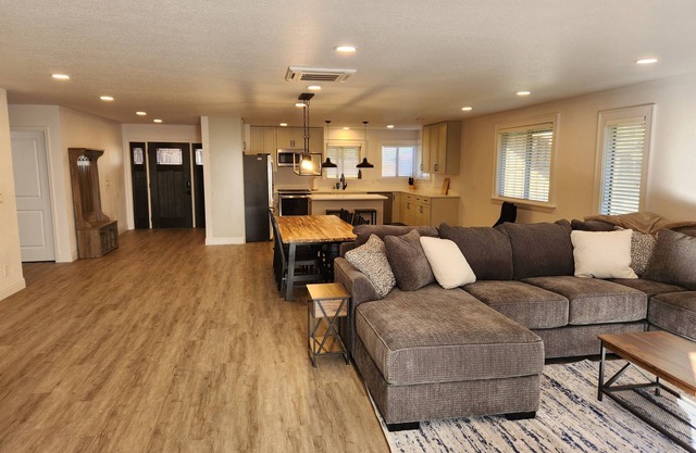 Spacious 3 br/3 ba home with ample parking in heart of Plumas National Forest