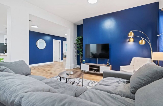 Spacious 3 BR Suite w/Office! Central + Parking