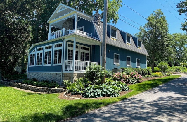 Spacious 3BR/2BA Lakeside Retreat - Modern Comfort, Historic Charm.