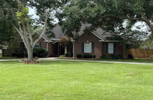 Spacious 3BR/3BA Home Near Gulf Shores/Orange Beach Gorgeous Outdoor Space