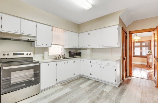 Spacious 3BR Home near Downtown, Oakland & East Liberty! Max 15 nights by RedAwning