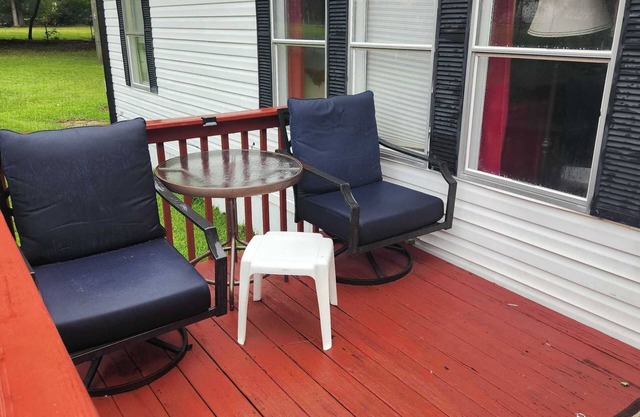 Spacious 3BR Retreat-10 minutes to the Beach! Pet Friendly!