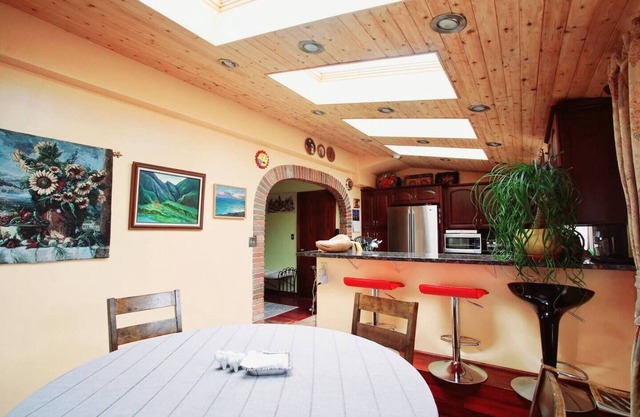 Spacious 4+2 bedroom 9 beds house with dedicated office, loft, and jacuzzi