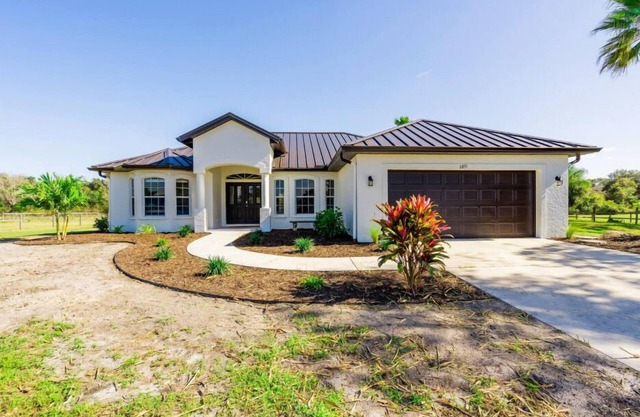 Spacious 4/2 with pool/spa near Myakka Park 30 min from Beaches