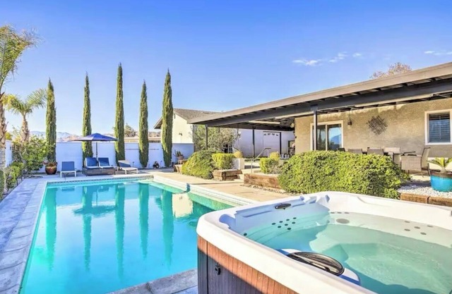 Spacious 4-bedroom house in welcoming Desert Hot Springs with WiFi, AC